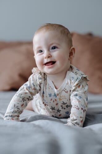 Bibi Body ull/silke blomster wheat mel  - Hust & Claire