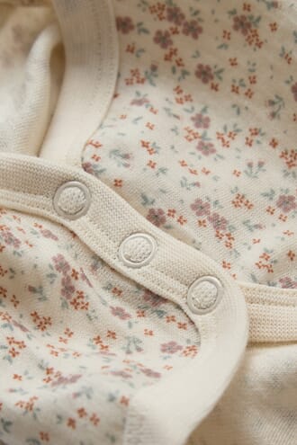 Baloo body ull/bambus Flowers offwh - Hust & Claire